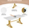 A table with a marble-like finish and gold legs, with callouts highlighting its features. Voir les images du produit