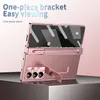 A rose gold phone case with a built-in stand is displayed on a gray surface against a pink gradient background. Anteprima dell’immagine prodotto