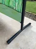 Close-up of the base of a green screen divider with a black metal stand. Produktbild-Vorschau