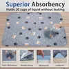 A pet potty pad with text overlays describing its features. Produktbild-Vorschau