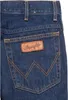 A close-up view of the back pocket of a pair of dark blue denim jeans, featuring a brown leather patch with the Wrangler logo. Produktbild-Vorschau