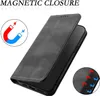 A black flip phone case is shown at an angle, with a graphic of a magnet and arrows indicating magnetic closure. Another graphic shows arrows indicating airflow. Produktbild-Vorschau