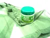 A jar of aloe vera cream is placed on a green fabric. Produktbild-Vorschau