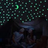 Set di 100 adesivi murali fluorescenti Stelle e luna Anteprima dell’immagine prodotto 6
