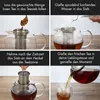 A collage of four images showing the steps to make tea using a glass teapot with an infuser. Produktbild-Vorschau