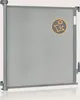 A gray retractable baby gate is shown against a white background. Voir les images du produit