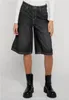 Urban Classics Bermuda da donna in denim nero, modello Anteprima dell’immagine prodotto 1