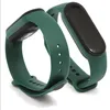 Two green smart watch bands are shown against a white background. Voir les images du produit