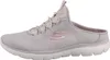Auf dem Bild ist ein flacher Schuh in hellgrau abgebildet der von der Seite zu sehen ist. Die schlichte Form und das dezente Design verleihen dem Schuh eine elegante Ausstrahlung. Produktbild-Vorschau