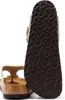 A pair of Birkenstock Gizeh sandals, shown from the sole up. Anteprima dell’immagine prodotto