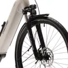 Close-up view of the front wheel, suspension fork, and part of the frame of a white e-bike. Produktbild-Vorschau
