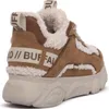 A side view of a beige and brown Buffalo platform sneaker with white fluffy trim. Podgląd zdjęcia produktu