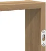 A close-up view of a wooden shelf with a metal mounting bracket attached. Anteprima dell’immagine prodotto