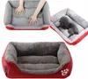 A collage of three images showing a red and gray dog bed. One image shows hands pressing into the bed, another shows a small dog lying in the bed, and the third shows a close-up of the bed. Anteprima dell’immagine prodotto