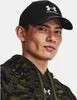 A man wearing a black Under Armour cap and a camouflage hoodie. Anteprima dell’immagine prodotto