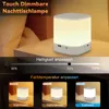 A white LED night light is shown on a bedside table, with options for adjusting brightness and color temperature displayed below. Voir les images du produit