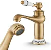 A close-up studio shot of a single retro-style faucet. Anteprima dell’immagine prodotto