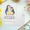 Mr. & Mrs. Panda Ansichtskarte Pinguin umarmen - Weiß - Produktbild-Vorschau 3