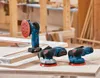 Three Bosch cordless sanders are displayed on a wooden workbench in a workshop setting. Anteprima dell’immagine prodotto