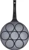 A top-down view of a black egg pan with seven circular indentations. Anteprima dell’immagine prodotto