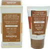 A product shot of a boxed sunscreen and its tube. Podgląd zdjęcia produktu