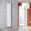 A vertical panel radiator is shown mounted on a tiled wall next to a doorway leading to a balcony with a snowy view. An inset image shows a close-up of the radiator's top section, with text indicating its wattage. Anteprima dell’immagine prodotto