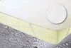 A close-up view of a mattress protector, showing its texture and water-repellent properties. Produktbild-Vorschau