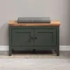 A dark green storage bench with a wooden top and a gray cushion sits on a striped rug in front of a light gray wall. Anteprima dell’immagine prodotto