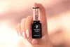 A hand holding a bottle of nail polish. Náhled obrázku produktu
