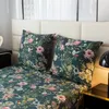 A bed with two pillows and a duvet cover, all featuring a floral pattern. Náhľad obrázku produktu