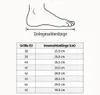 A diagram of a foot with a size chart for shoes. Voir les images du produit
