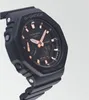 A close-up, angled shot of a black Casio G-Shock watch with rose gold accents. Voir les images du produit