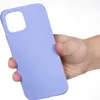 A hand holding a purple phone case. Produktbild-Vorschau