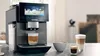 A Siemens coffee machine is shown in a kitchen or dining area, with several cups of coffee on the counter. Produktbild-Vorschau