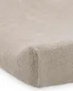 A close-up of a beige terry cloth changing pad cover. Voir les images du produit