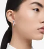 Close-up of a woman's ear wearing earrings. Produktbild-Vorschau