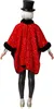 Rückansicht des roten Zirkusdirektor-Ponchos mit funkelnden Pailletten, schwarzem Fellkragen und weiten Ärmeln. Die Frau steht aufrecht und trägt einen Zylinderhut. Produktbild-Vorschau