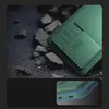 A green phone case with a sliding camera cover rests on a dark, rocky surface. Voir les images du produit
