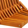 Close-up view of the wooden slats of a chair. Voir les images du produit