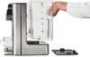 A person is shown removing a water tank from a coffee maker. Anteprima dell’immagine prodotto
