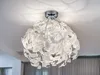 A decorative LED ceiling light with a leaf-shaped lampshade is mounted on a white ceiling. Anteprima dell’immagine prodotto