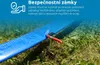 A blue pool cover is secured to the ground with a metal stake and red handle. Produktbild-Vorschau