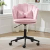A pink velvet office chair with a bow-shaped pillow is shown in a room with a desk in the background. Produktbild-Vorschau