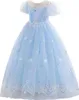 A light blue princess-style dress with puff sleeves and a sequined bodice, displayed on a white background. Anteprima dell’immagine prodotto