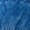 A close-up view of a ball of blue yarn. Podgląd zdjęcia produktu