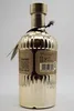 A close-up, side view of a gold-colored bottle of gin. Anteprima dell’immagine prodotto