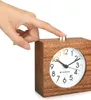 Navaris Analog Holz Wecker mit Snooze - Retro Uhr im Produktbild-Vorschau 6