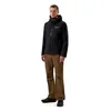 Mann trägt die schwarze Softshell Ridge-Roamer Jacke von Berghaus; kombiniert mit braunen Hosen. Anteprima dell’immagine prodotto