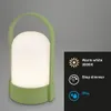 A green LED table lamp with a white frosted diffuser, shown against a plain gray background. To the right, a black overlay displays icons and text detailing the lamp's features. Anteprima dell’immagine prodotto