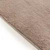 Koberec z umělé kožešiny Interiyou Fargo Taupe 140 x 200 cm Náhled obrázku produktu 4